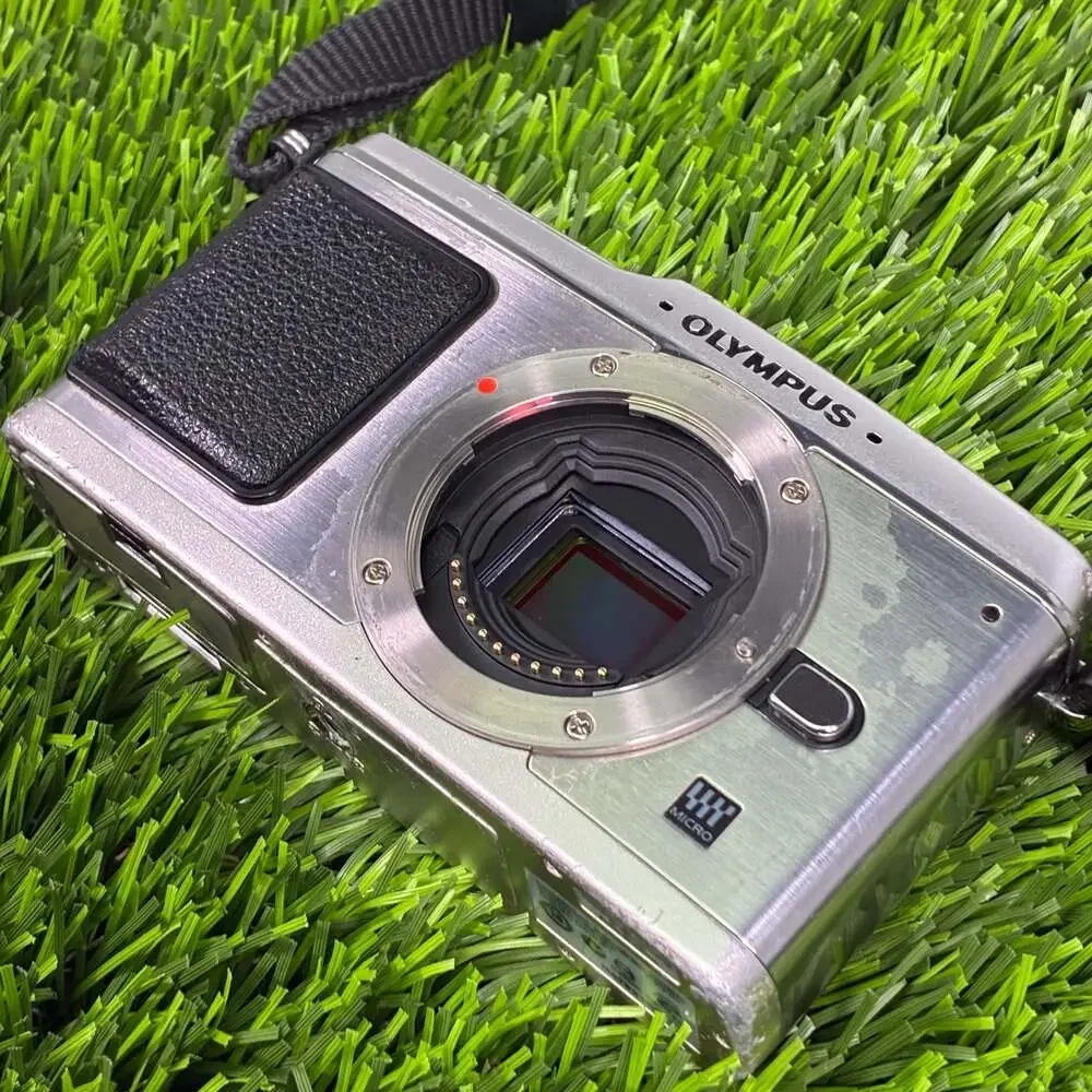Olympus PEN E-P1 Micro Four Thirds Digital Camera Body